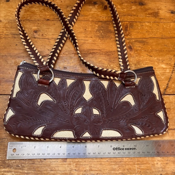 Leaders in Leather Whip Stitched small shoulder bag - Picture 4 of 6